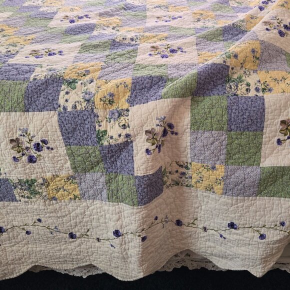 King size quilt - Picture 3 of 3